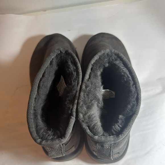 Used / dirty Gray Uggs Suede Ankle Boots women’s size 6 - Picture 5 of 7